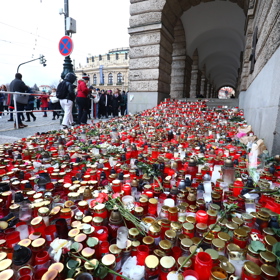 Pieta za oběti šíleného vraha, který vraždil na pražské fakultě.