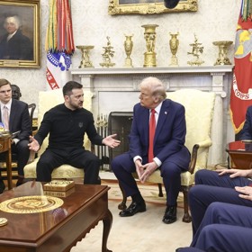 Donald Trump se emotivně bavil s Volodymyrem Zelenským v Bílém domě.