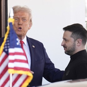 Donald Trump přivítal Volodymyra Zelenského před časem v Bílém domě.